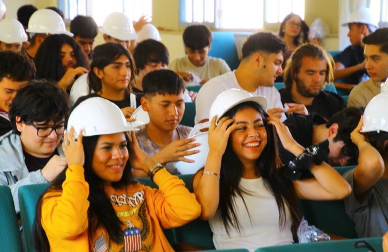 Beca Caserones: Apoyo económico para estudiantes destacados de la Región de Atacama
