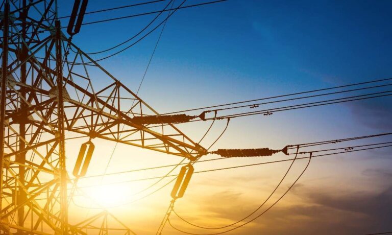 Empresas migran al mercado libre de energía ante alza de tarifas reguladas y mayor oferta renovable