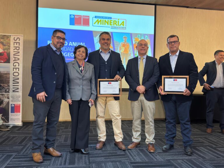 Presidente del Sindicato y de Fesumin, Oscar Villarroel, es reconocido con Premio Anual de Seguridad Minera 2025