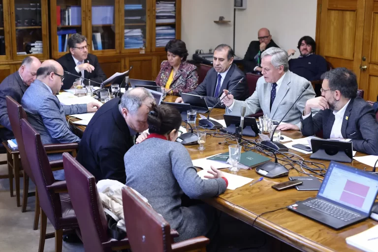 Proyecto de desalinización avanza a Sala del Senado tras despacho de Comisión de Recursos Hídricos