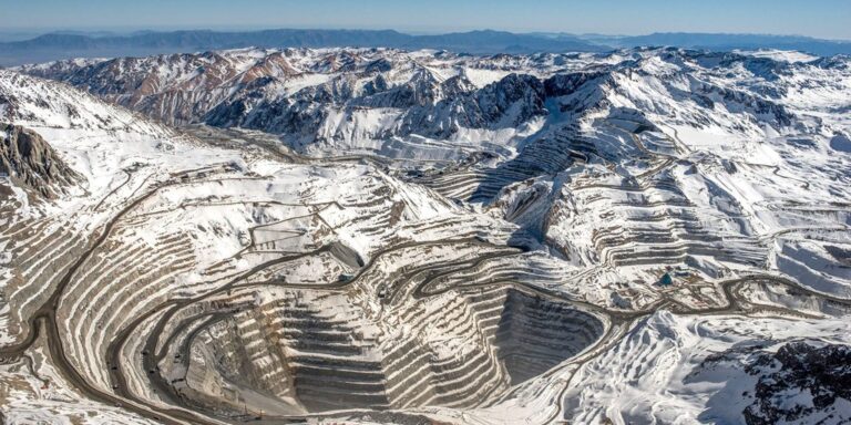 Minería en glaciares: Debate en Argentina instaló a Magallanes en el centro de la controversia ambiental