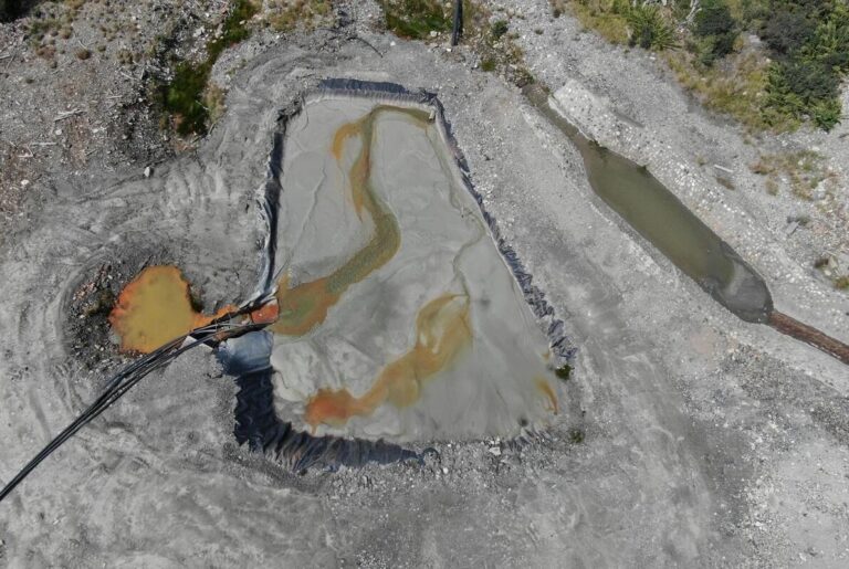 Corte confirma millonaria multa a minera por colapso de tranque de relaves en Aysén