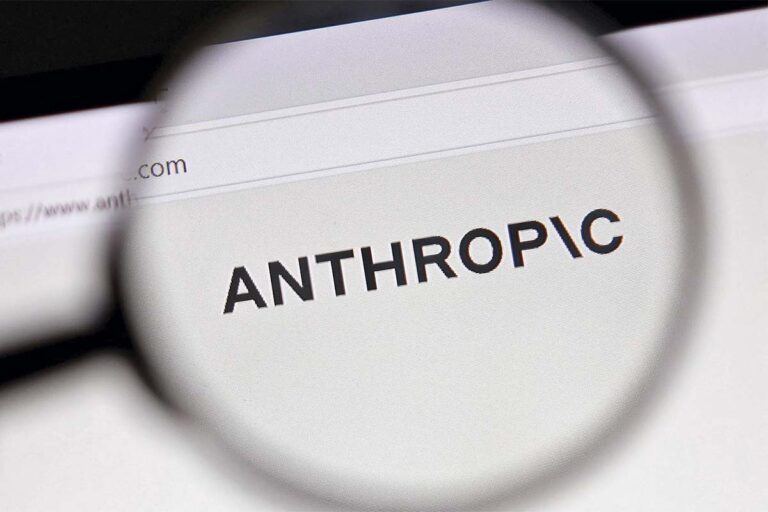 Anthropic proyecta el impacto de la IA en la economía a 2030: crecimiento récord y riesgo de desempleo masivo